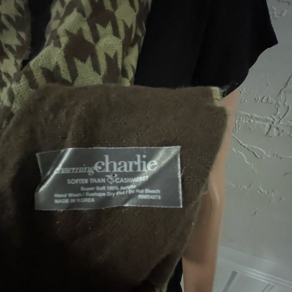 Tan/ brown scarf - Picture 3 of 4